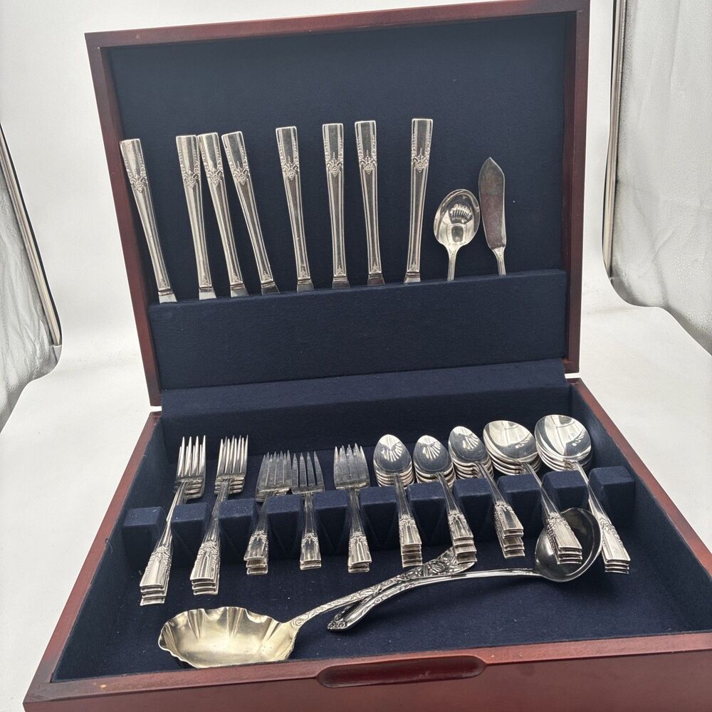 52 Pc 1940's WM ROGERS Overlaid IS Treasure Silverplate Set